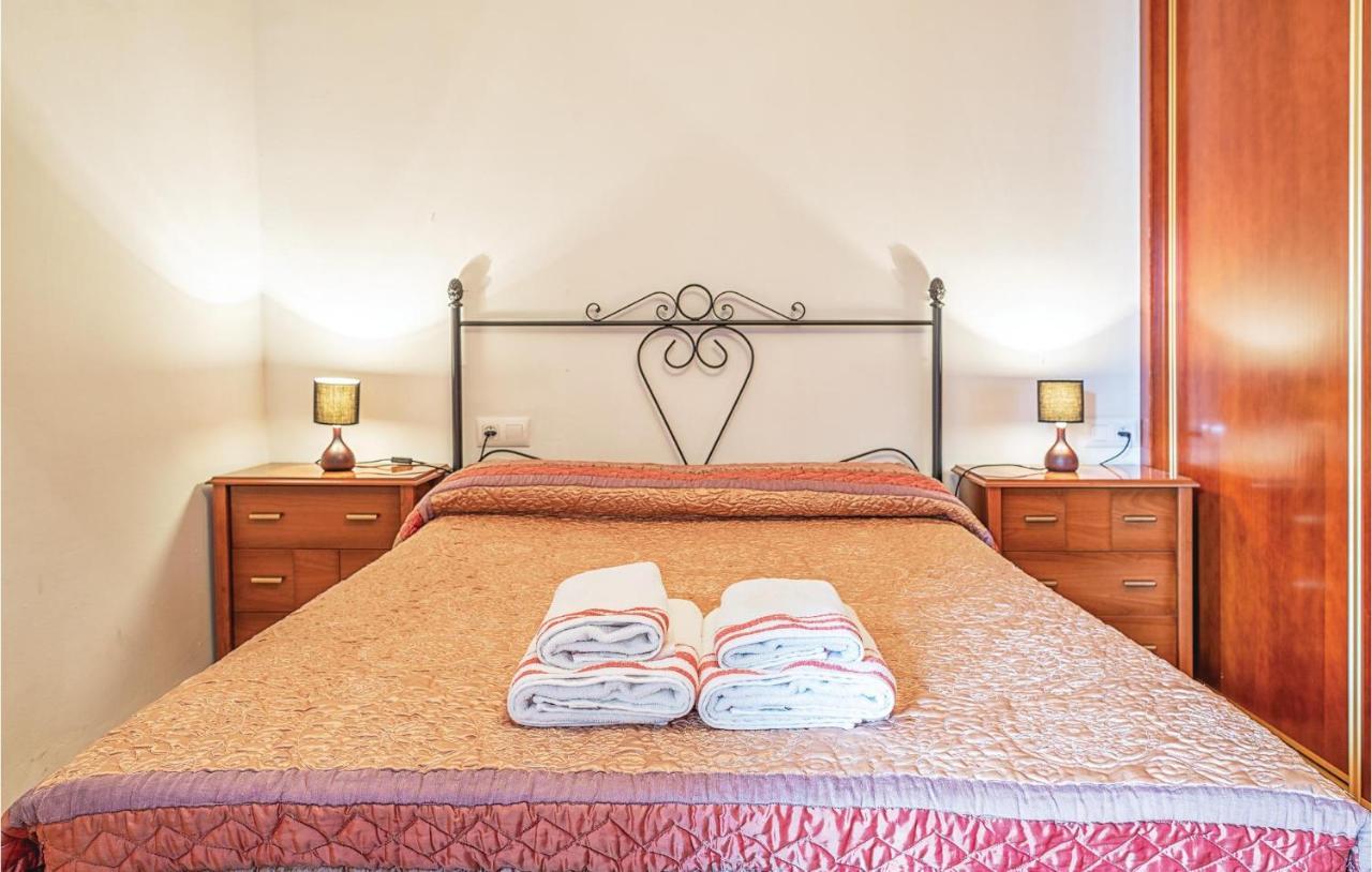 Beautiful Apartment In Cordoba With Kitchenette Exterior photo