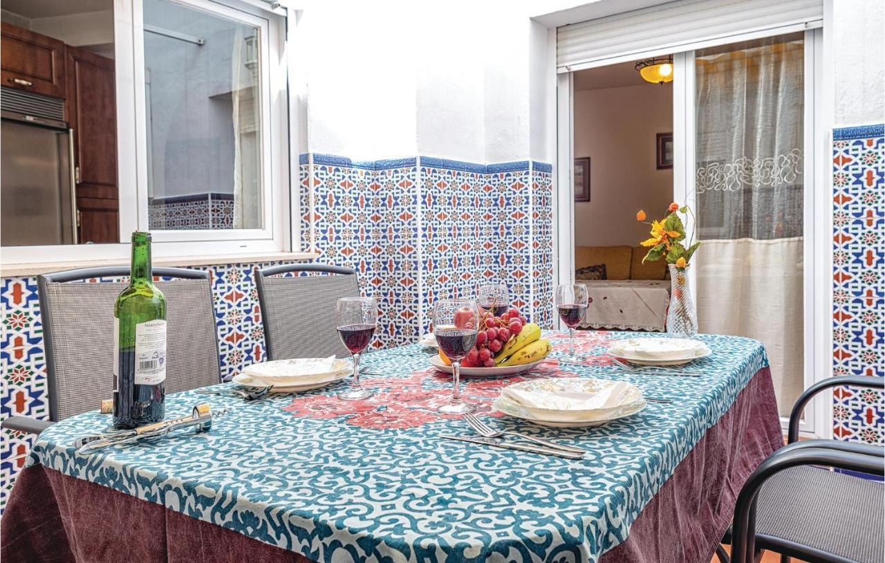 Beautiful Apartment In Cordoba With Kitchenette Exterior photo