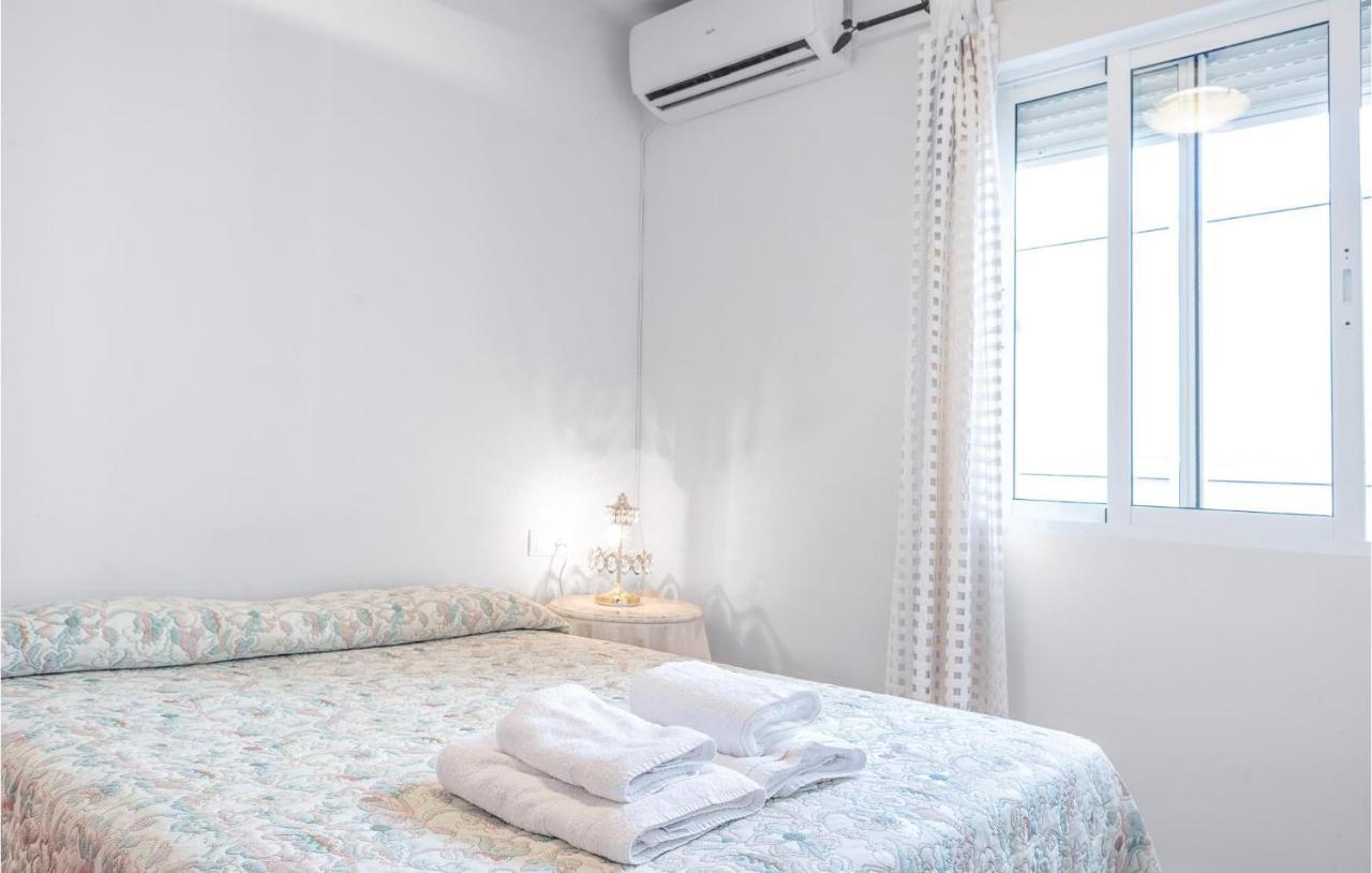 Beautiful Apartment In Cordoba With Kitchenette Exterior photo